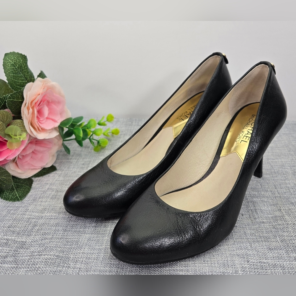 MICHAEL KORS Black Leather Round Toe Pumps Heels Shoes‎ Size 6 US